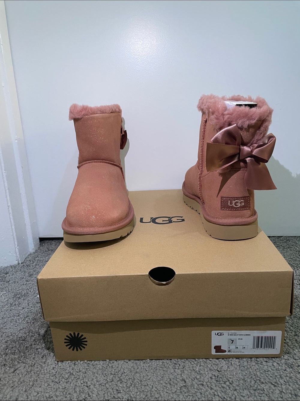 UGG W Mini Bailey Bow Glimmer Boots in Rose